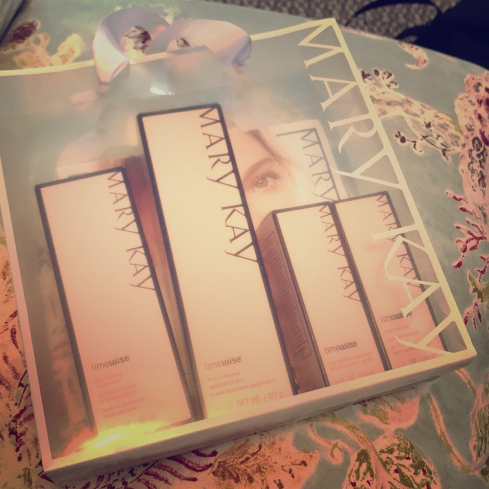 New in Box! MK Timewise Miracle Set Oily to Combo
